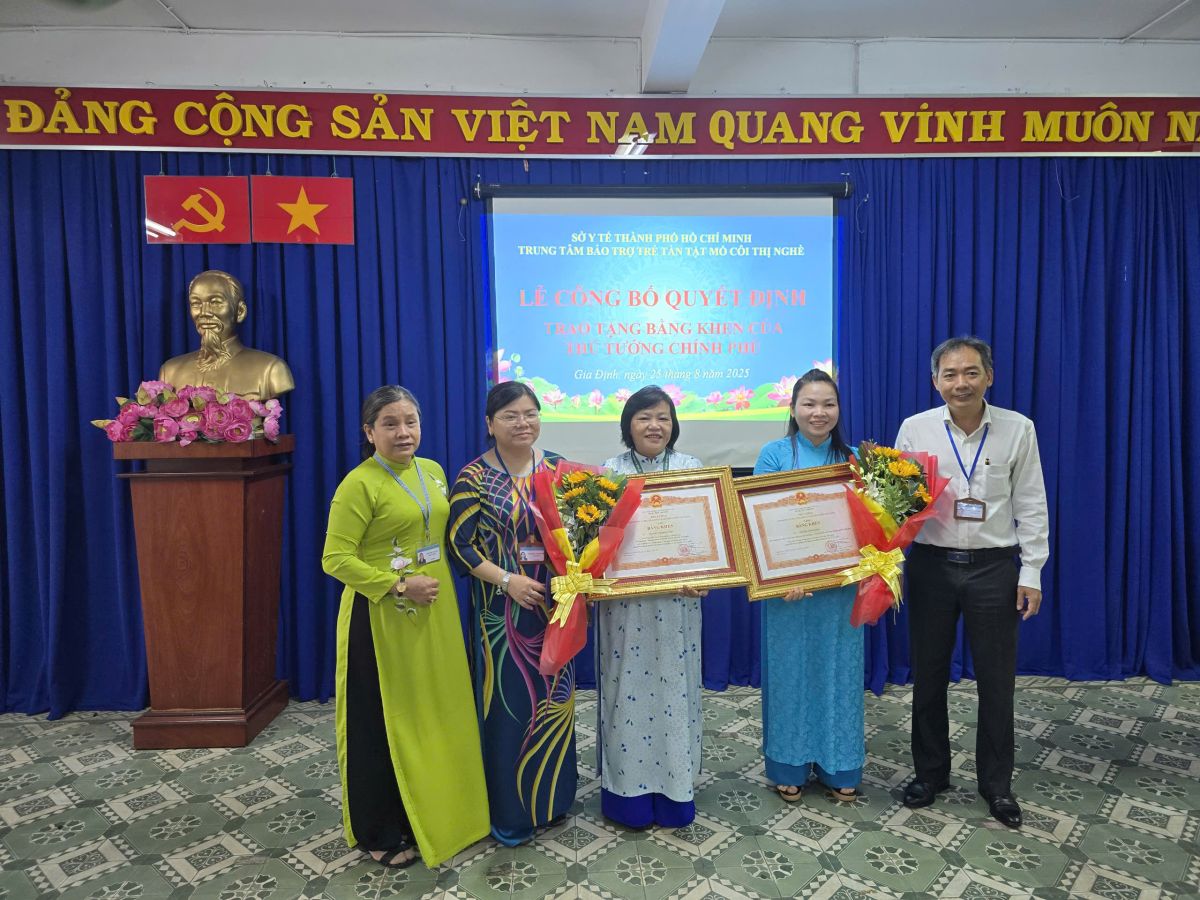 Lễ công bố quyết định và trao Bằng khen của Thủ tướng